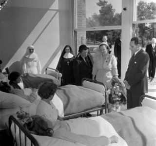 Koningin Juliana opent een kindersanatorium te Bakel (Noord-Brabant), Bestanddeelnr 904-7494