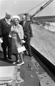 Koningin Juliana tijdens de rondtocht, Bestanddeelnr 916-8311