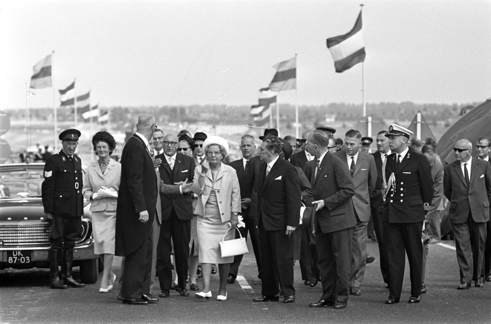 Koningin Juliana tijdens de rondtocht, Bestanddeelnr 916-8314