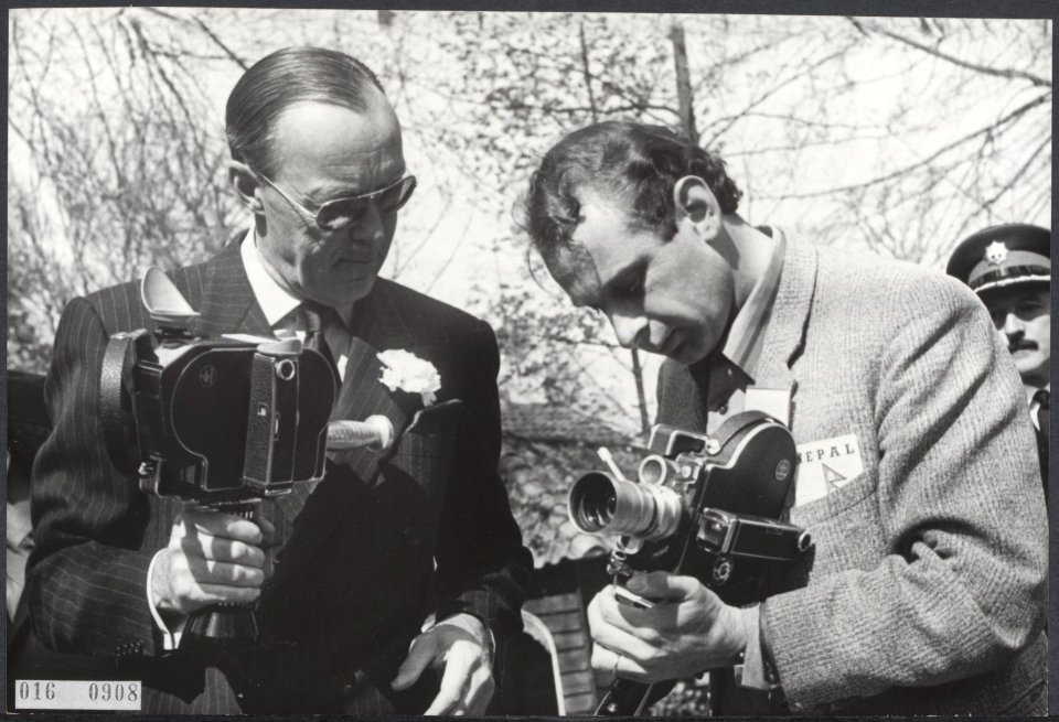 Koninklijk huis, prinsen, bezoeken, cameras, Bernhard, prins, Koekoek H., Bestanddeelnr 016-0908
