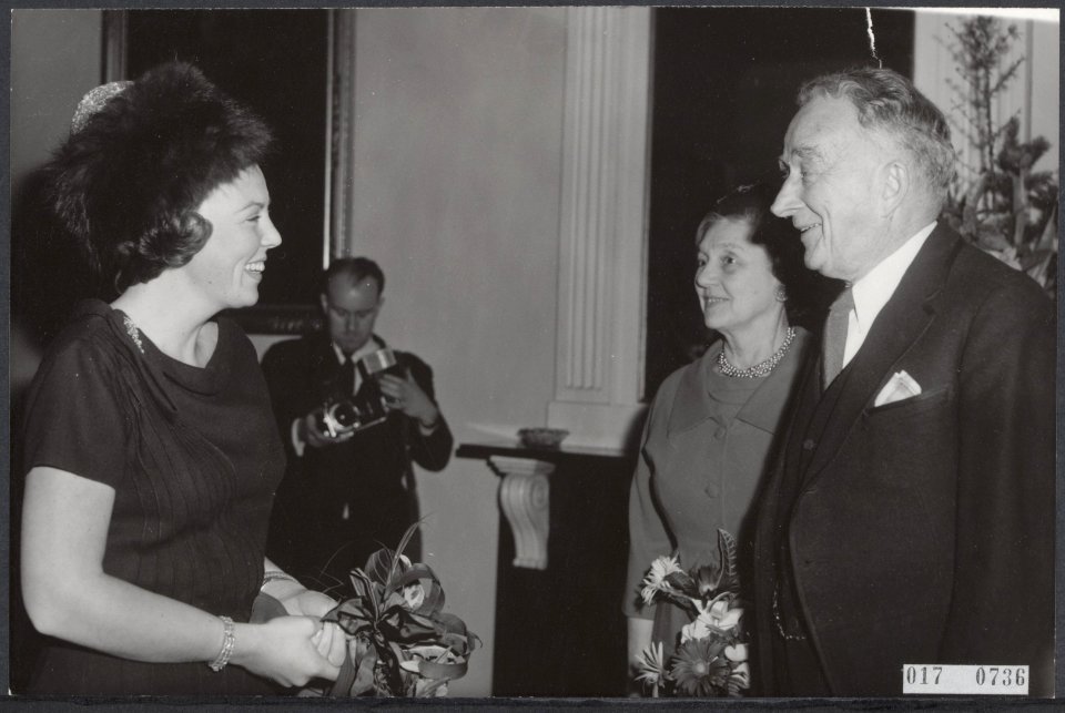 Koninklijk huis, prinsessen, bezoeken, gesprekken, juristen, Beatrix, prinses, G, Bestanddeelnr 017-0736