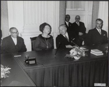 Koninklijk huis, koninginnen, bezoeken, herdenkingen, parlementen, Bommer,, Bestanddeelnr 015-0722