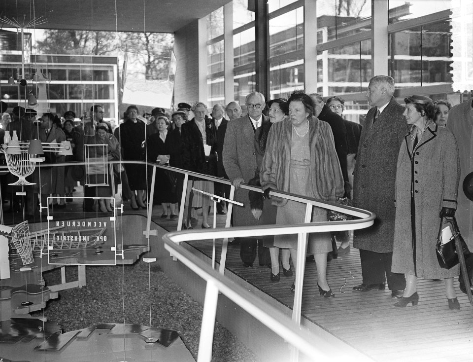 Koningin Juliana opent de tentoonstelling E55, Bestanddeelnr 907-1431