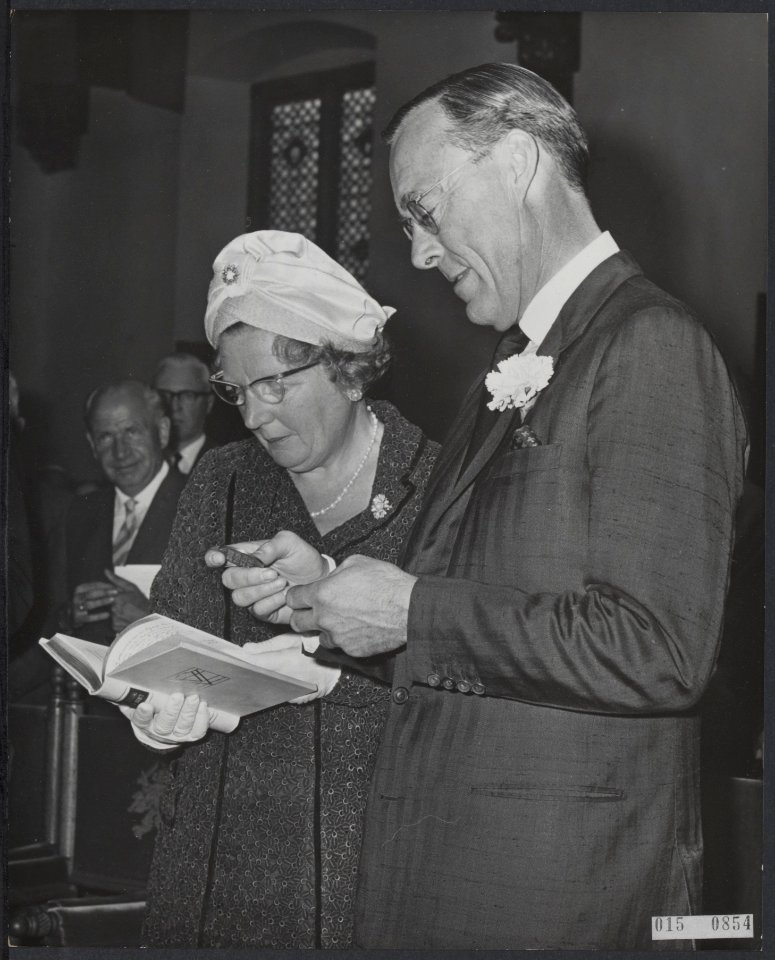 Koninklijk huis, koninginnen, bezoeken, congressen, boeken, prinsen, Bernhard, p, Bestanddeelnr 015-0854