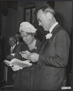 Koninklijk huis, koninginnen, bezoeken, congressen, boeken, prinsen, Bernhard, p, Bestanddeelnr 015-0854