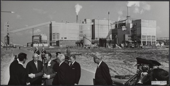 Koninklijk huis, prinsen, bezoeken, chemie, INDUSTRIEEN, Bernhard, prins, Hoechs, Bestanddeelnr 016-0744