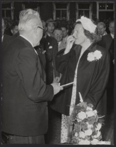 Koninklijk huis, koninginnen, bezoeken, kaas, burgemeesters, Juliana, koningin, , Bestanddeelnr 014-1262