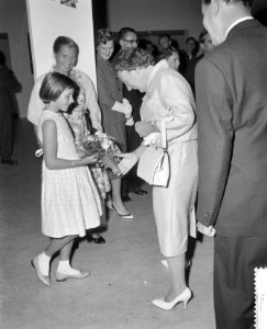 Koningin Juliana opent het AMVJ-gebouw te Rotterdam, Bestanddeelnr 910-6854