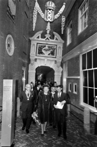 Koningin Juliana opent Amsterdams Historisch Museum in het voormalig Burgerweesh, Bestanddeelnr 922-9894 photo