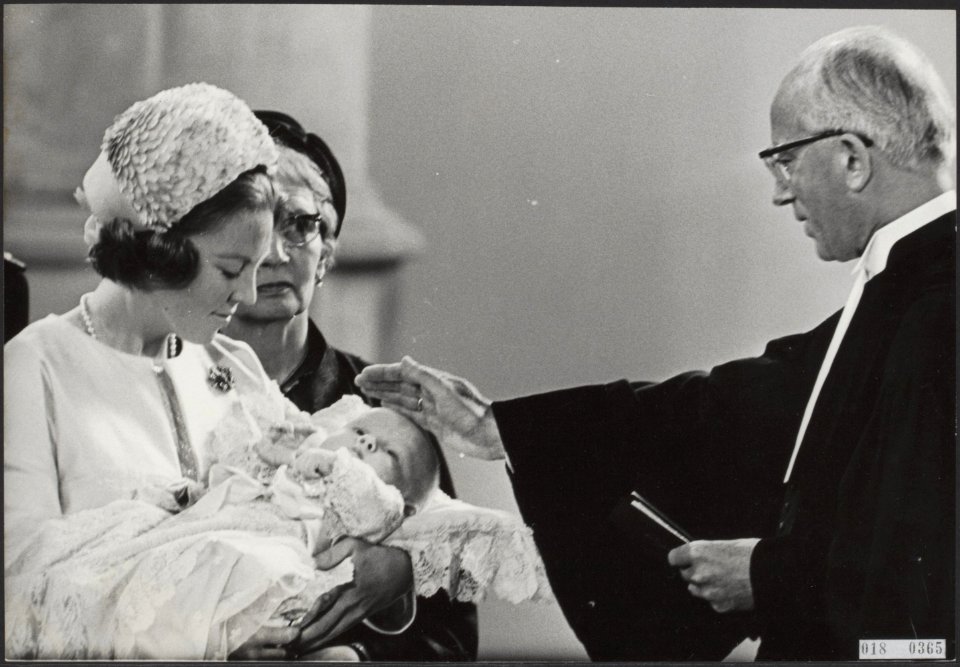 Koninklijk huis, prinsen, prinsessen, Doopplechtigheden, geestelijken, Beatrix, , Bestanddeelnr 018-0365