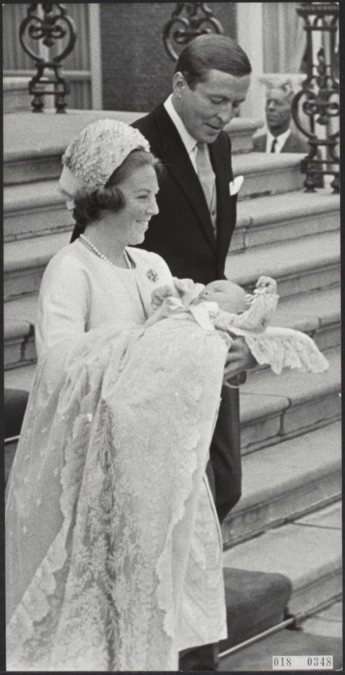 Koninklijk huis, prinsen, prinsessen, Doopplechtigheden, VERTREKKEN, Beatrix, pr, Bestanddeelnr 018-0348