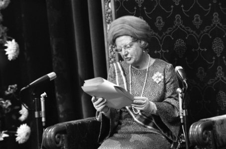 Koningin Juliana spreekt de troonrede uit in de Ridderzaal, Bestanddeelnr 926-6904