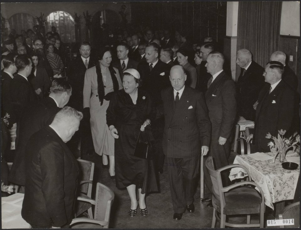 Koninklijk huis, bezoeken, vergaderingen, Juliana, koningin, Raad Voor de Zendin, Bestanddeelnr 015-0014