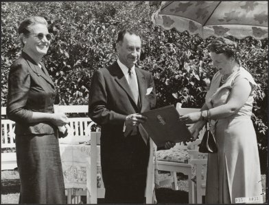 Koninklijk huis, aanbiedingen, geschriften, tuinen, Balit N, Juliana, koningin, Bestanddeelnr 015-0033