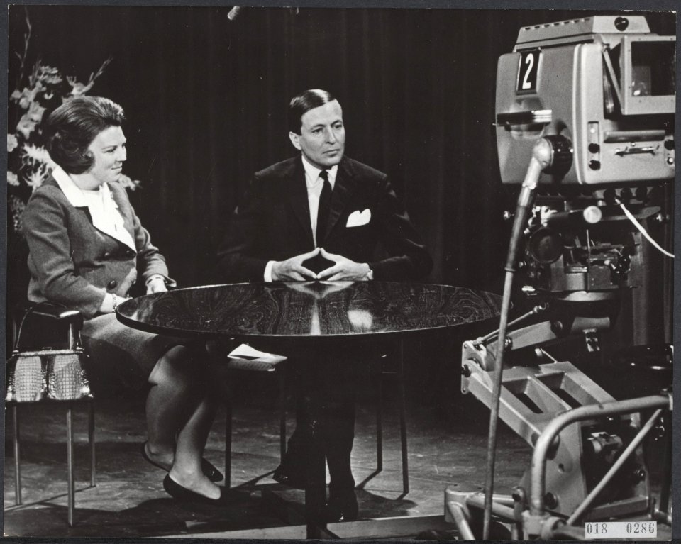 Koninklijk huis, prinsen, prinsessen, interviews, televisies, Beatrix, prinses, , Bestanddeelnr 018-0286