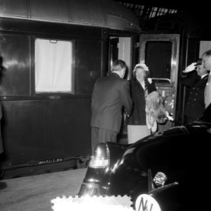 Koningin Juliana terug uit Orange CS Amsterdam, Bestanddeelnr 905-2512