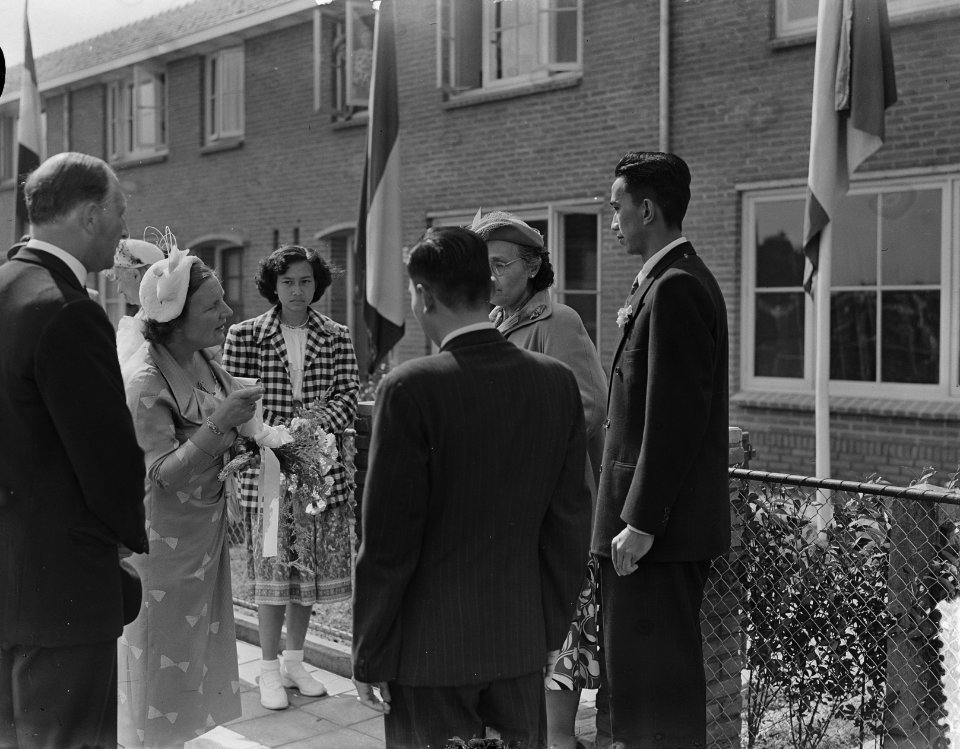 Koningin Juliana stelt aantal woningen in Baarn in gebruik, Bestanddeelnr 904-6876