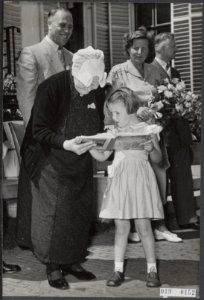 Koninklijk huis, prinsessen, koninginnen, bejaarden, bezoeken, Christina, prinse, Bestanddeelnr 019-0152