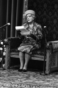Koningin Juliana tijdens het voorlezen van de troonrede, Bestanddeelnr 927-4559