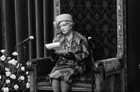 Koningin Juliana tijdens het voorlezen van de troonrede, Bestanddeelnr 927-4561