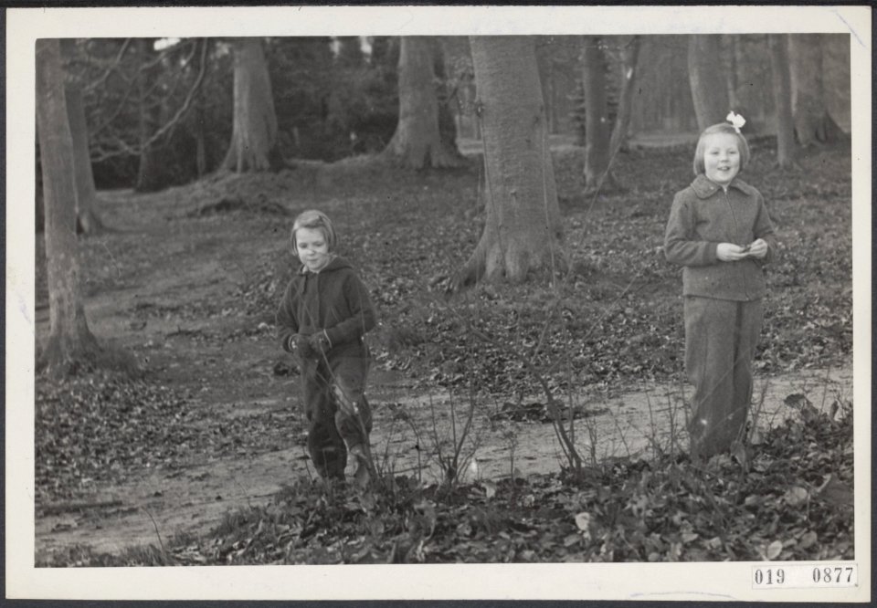 Koninklijk huis, prinsessen, bossen, Beatrix, prinses, Irene, prinses, Utrecht, Bestanddeelnr 019-0877