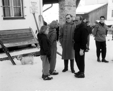 Koninklijk gezin in Sint Anton Zijne Koninklijke Hoogheid Prins Bernhard met pri, Bestanddeelnr 904-9037
