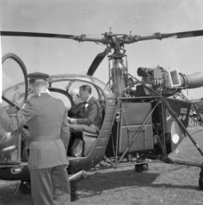Koninklijk gezin in Middelburg (in de helicopter), Bestanddeelnr 913-8942