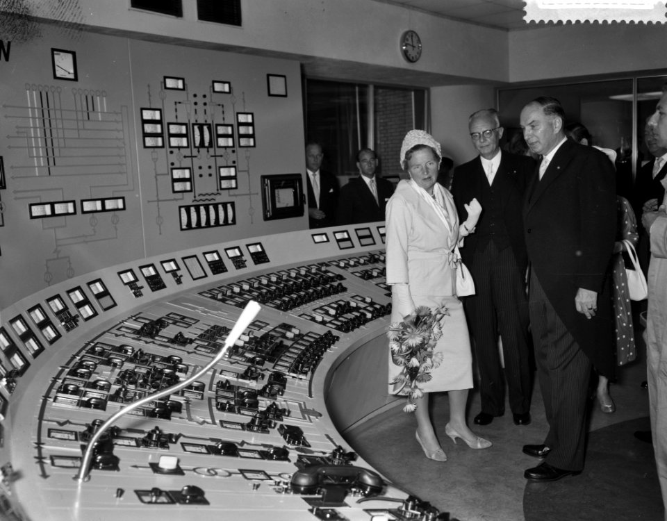 Koningin Juliana opent een electrische centrale op de Lage Weide te Utrecht, Har, Bestanddeelnr 910-5247