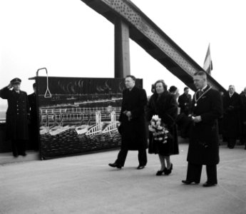 Koningin Juliana opent een brug in Doesburg, Bestanddeelnr 904-9491