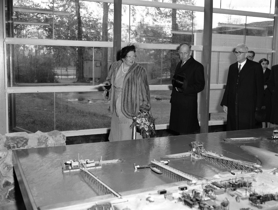 Koningin Juliana opent E55, Bestanddeelnr 907-1438