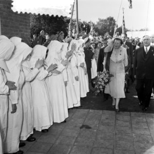 Koningin Juliana opent een kindersanatorium te Bakel (Noord-Brabant), Bestanddeelnr 904-7493