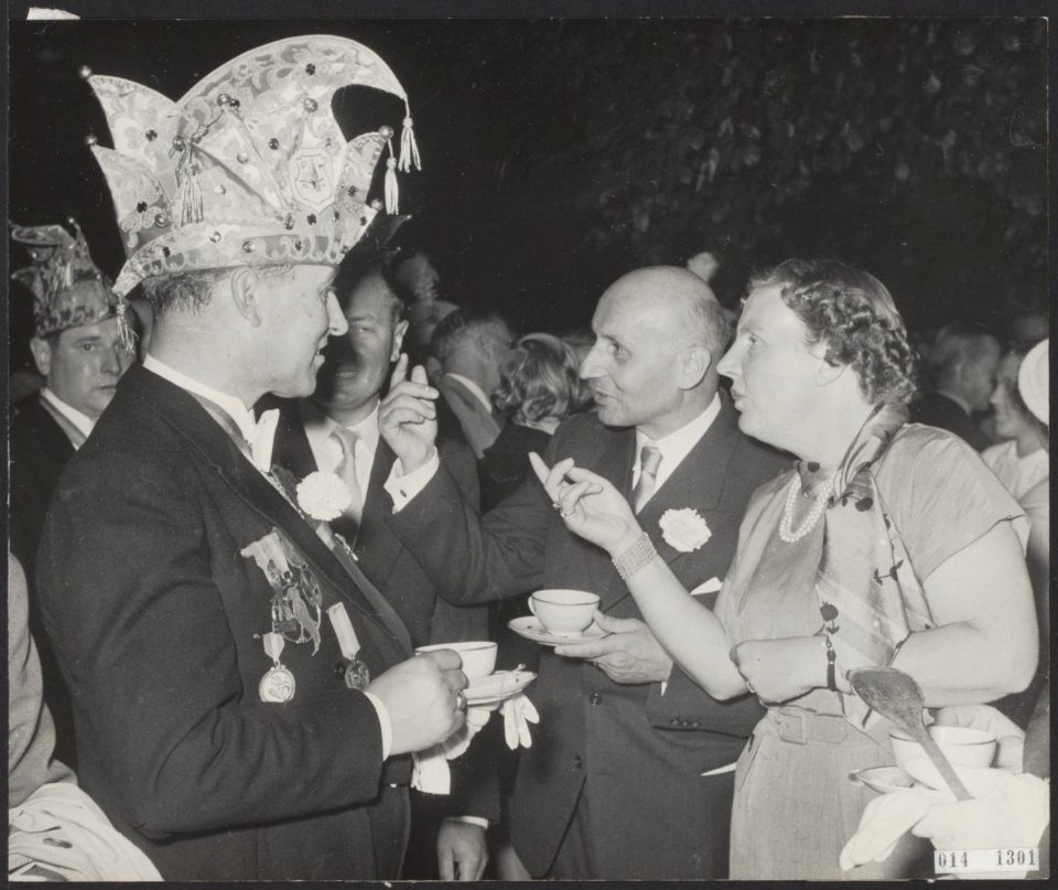 Koninklijk huis, koninginnen, ontvangsten, carnavals, Juliana, koningin, Marotte, Bestanddeelnr 014-1301