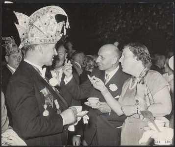 Koninklijk huis, koninginnen, ontvangsten, carnavals, Juliana, koningin, Marotte, Bestanddeelnr 014-1301