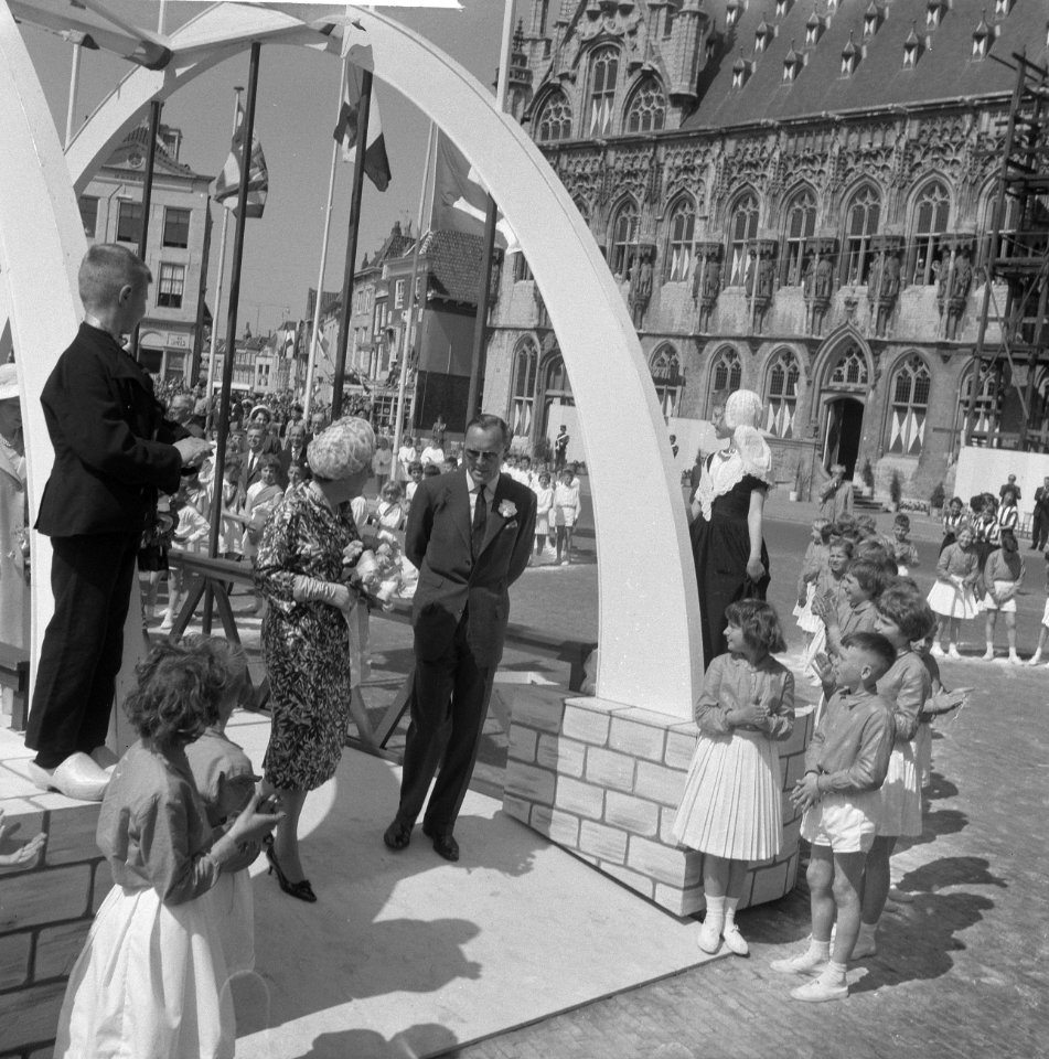 Koninklijk gezin in Middelburg (reportage), Bestanddeelnr 913-8937