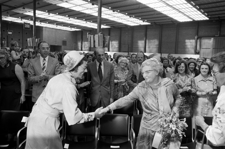 Koningin Juliana tijdens de Emancipade, Bestanddeelnr 927-9383