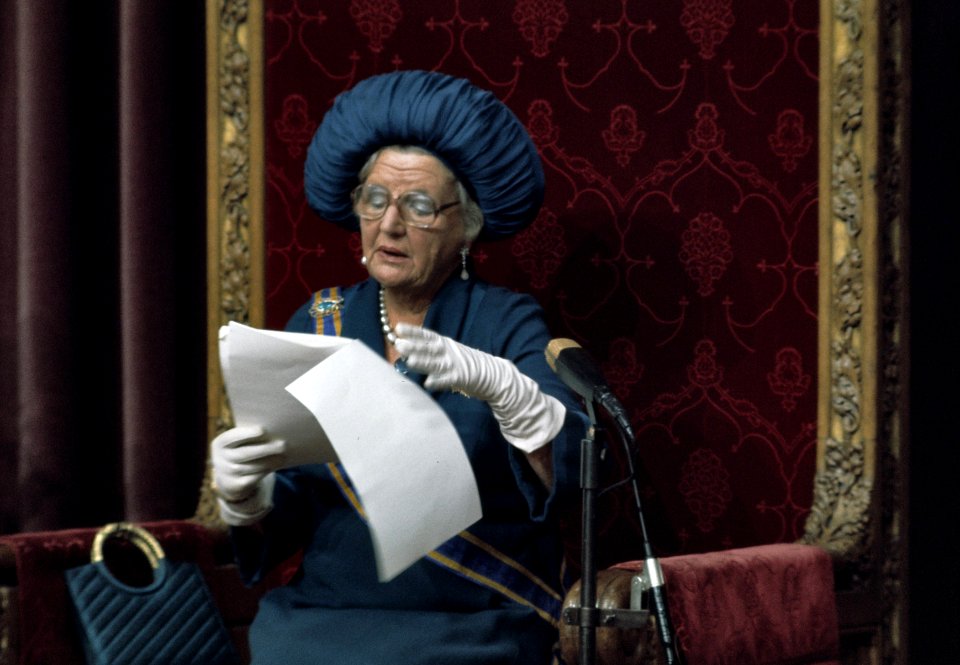 Koningin Juliana tijdens de troonrede, Bestanddeelnr 254-9896