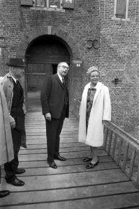 Koningin Juliana tijdens de rondleiding, Bestanddeelnr 926-3997
