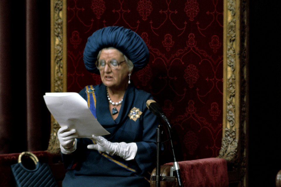 Koningin Juliana tijdens de troonrede, Bestanddeelnr 254-9894