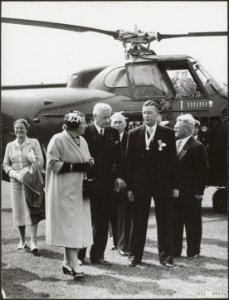 Koninklijk huis, bezoeken, helicopters, vliegvelden, Aalders, CCh, Juliana, ko, Bestanddeelnr 015-0028