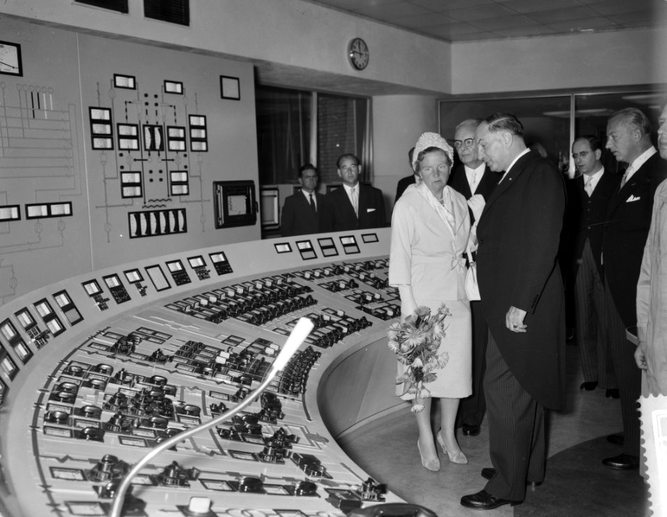 Koningin Juliana opent een electrische centrale op de Lage Weide te Utrecht, Har, Bestanddeelnr 910-5248
