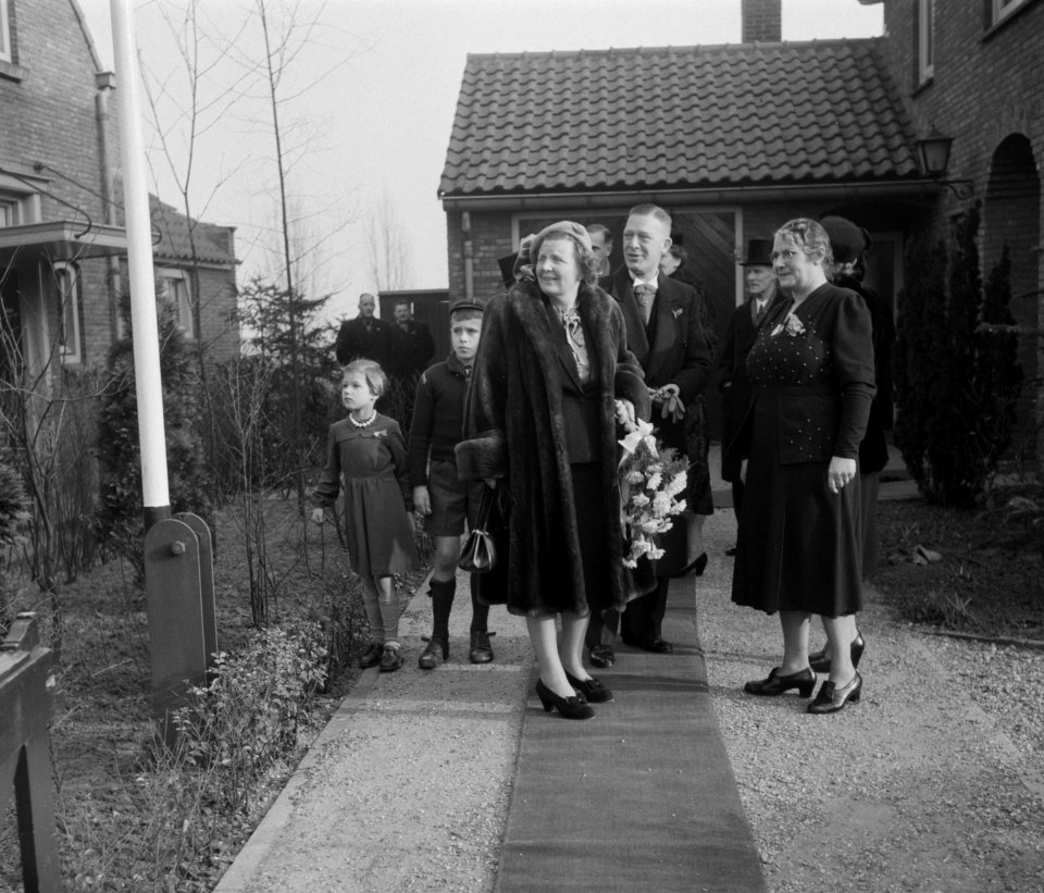 Koningin Juliana opent een brug in Doesburg, Bestanddeelnr 904-9498