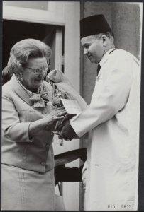 Koninklijk huis, koninginnen, defiles, koninginnedag, geschenken, Juliana, konin, Bestanddeelnr 015-0693