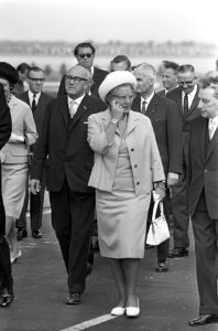 Koningin Juliana tijdens de rondgang, Bestanddeelnr 916-8302