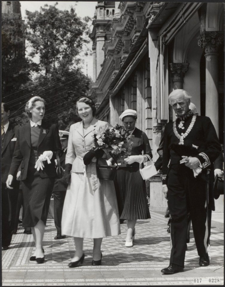 Koninklijk huis, prinsessen, bezoeken, burgemeesters, Ailly, Arnold Jan d', Beat, Bestanddeelnr 017-0228