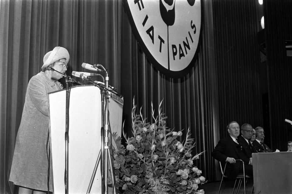 Koningin Juliana opent 2e FAO-Wereldvoedselcongres in Congrescentrum, Den Haag , Bestanddeelnr 923-5969
