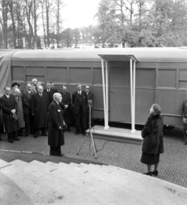Koningin Juliana opent een tentoonstelling in het Koninklijk Huisarchief, Bestanddeelnr 904-8426
