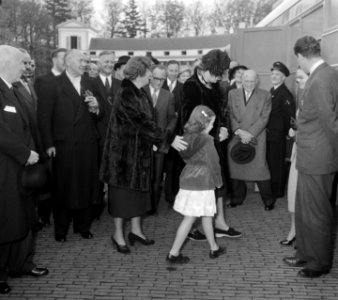 Koningin Juliana opent een tentoonstelling in het Koninklijk Huisarchief, Bestanddeelnr 904-8432