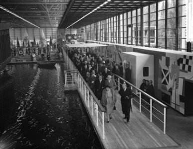 Koningin Juliana opent de tentoonstelling E55, Bestanddeelnr 907-1425
