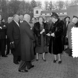 Koningin Juliana opent een tentoonstelling in het Koninklijk Huisarchief, Bestanddeelnr 904-8430