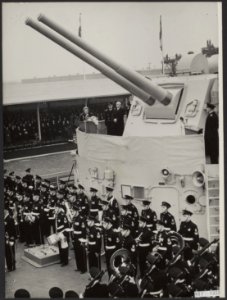 Koninklijk huis, koninginnen, redevoeringen, kruisers, muziekkorpsen, militairen, Bestanddeelnr 014-1273